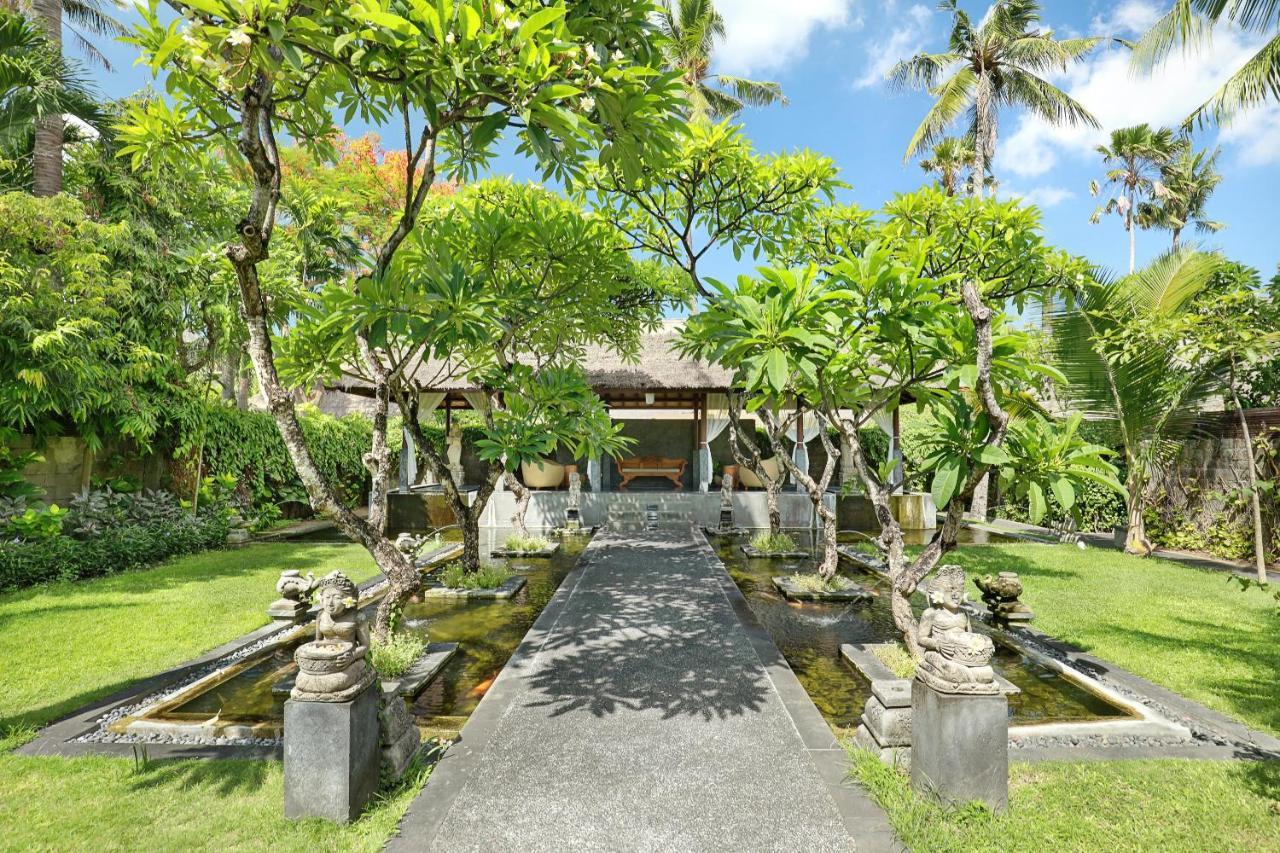 Legian Beach Hotel Exterior foto